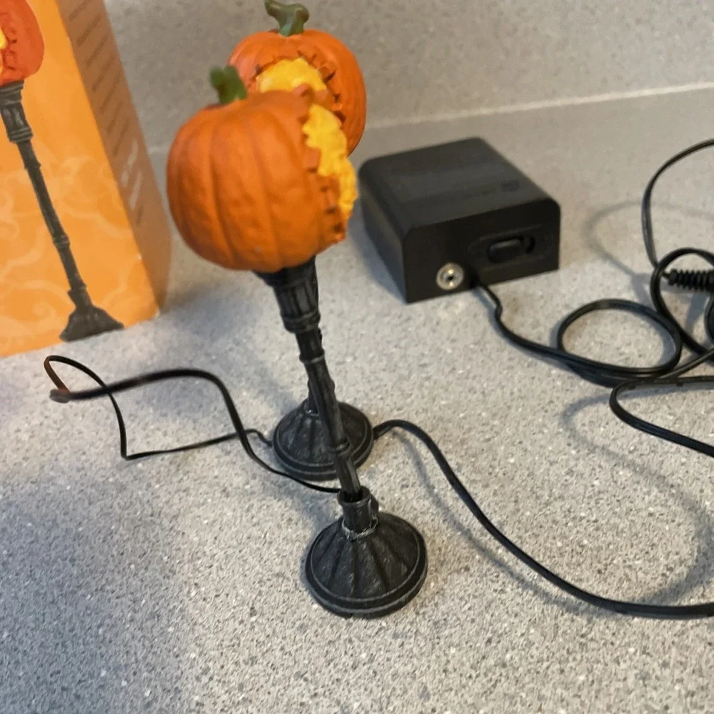 Dept. 56 Halloween Village Accessory EVIL PUMPKIN LAMPPOST Lamp Post 4033847